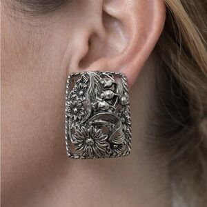 Vintage 1963 Sarah Coventry Antique Garden Silver Toned Floral Clip-on Earrings